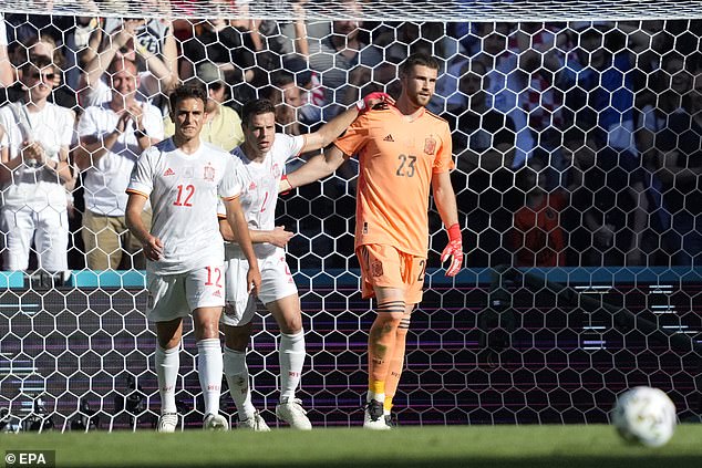 Sai lầm của Unai Simón giúp Croatia có bàn thắng trước Tây Ban Nha.