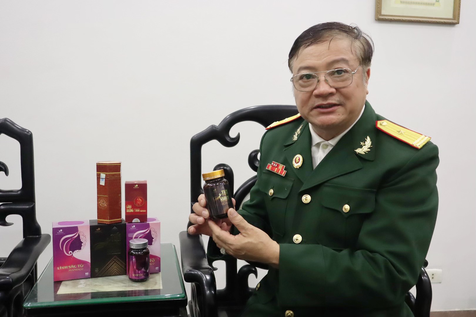 Thương binh, lương y Trần Đình Nhân chia sẻ về công dụng của sản phẩm mà ông đã dày công nghiên cứu.