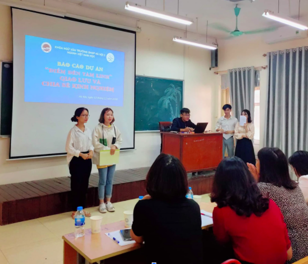 Sinh viên ngành Việt Nam học luôn nỗ lực phát huy sự năng động sáng tạo trong mỗi môn học.