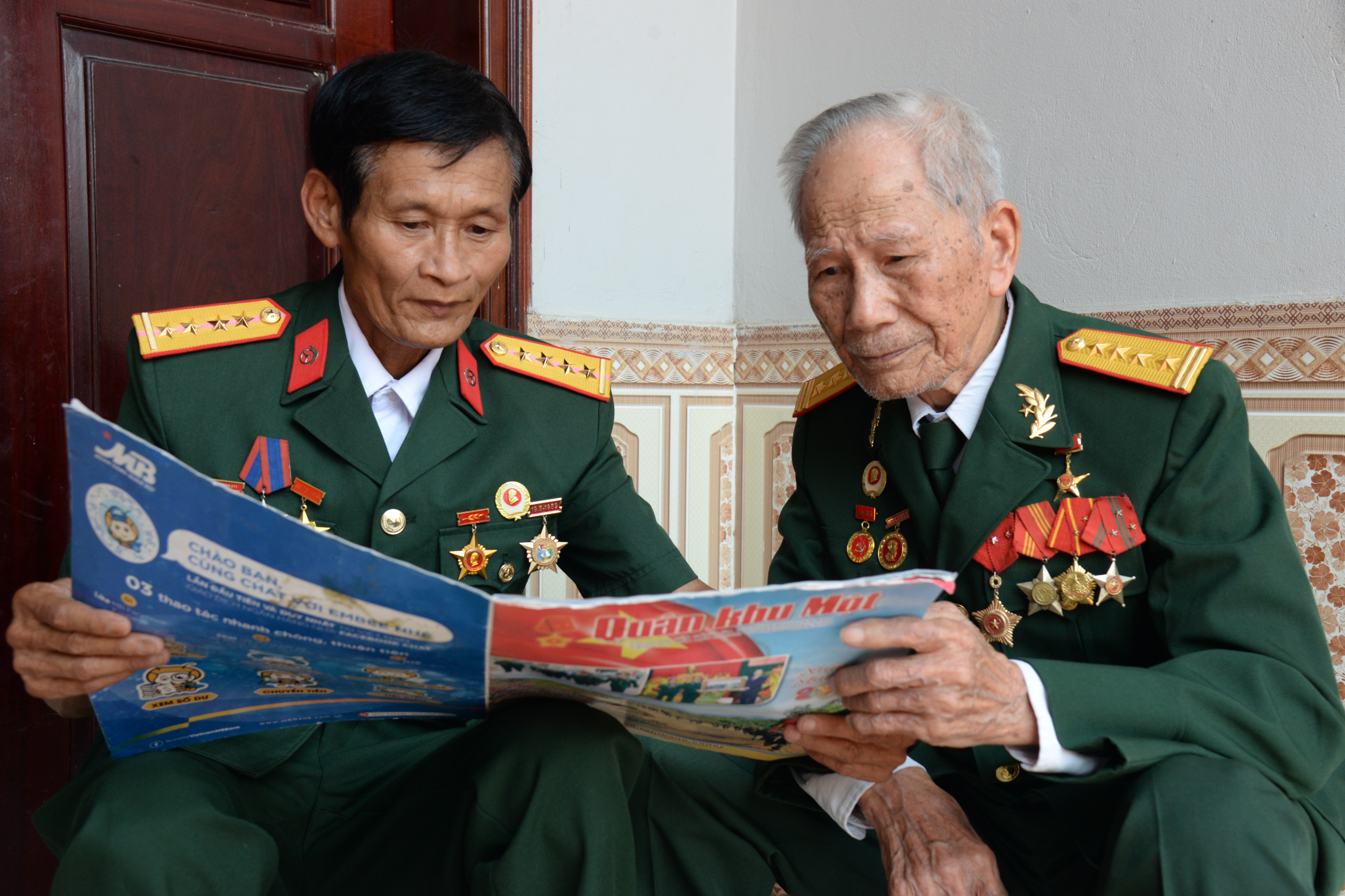 3. Anh hùng Chu Văn Mùi  và CCB xã Thượng Lan nhớ lại trận đánh tại Đồi A1 thời kỳ kháng chiến chống Pháp DSC_3293