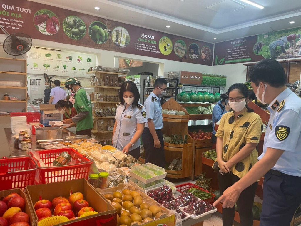 Sở Công Thương Hà Nội khuyến cáo người dân yên tâm không dự trữ hàng hóa, hạn chế tập trung đến các hệ thống phân phối tránh lây nhiễm dịch bệnh.