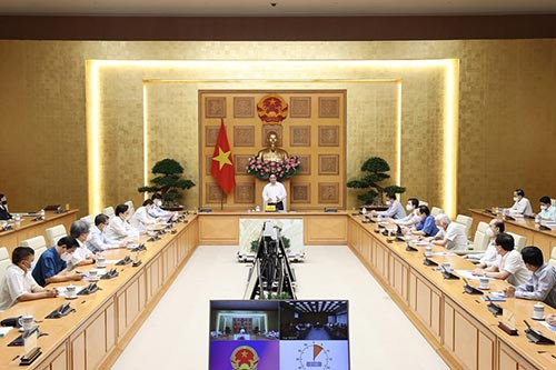 Thủ tướng Phạm Minh Chính gặp gỡ các giáo sư, bác sỹ, nhà khoa học, nhà giáo trong lĩnh vực y tế.