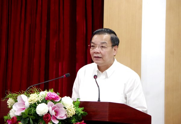 Chủ tịch UBND thành phố Hà Nội Chu Ngọc Anh phát biểu tại cuộc tiếp xúc cử tri. Ảnh: Gia Huy.