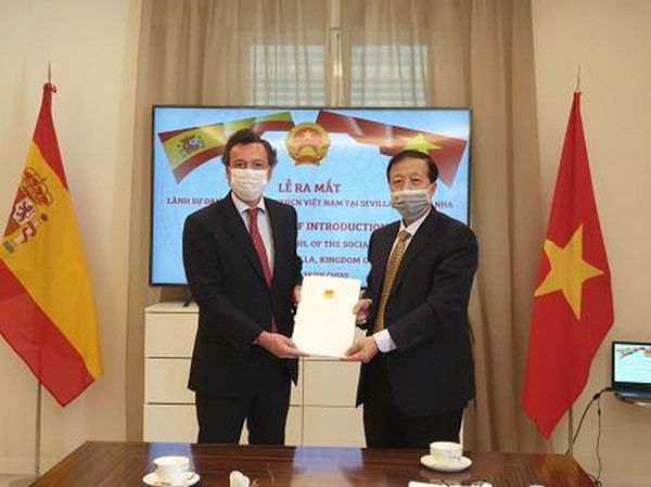 quy-dinh-moi-ve-lanh-su-danh-du-viet-nam-tai-nuoc-ngoai