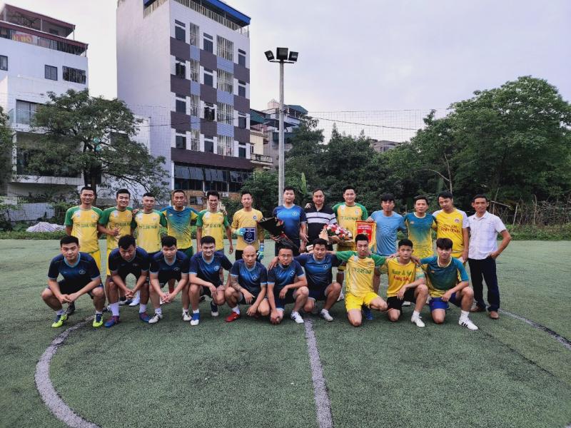 Hai đội chụp ảnh lưu Niệm trước trận đấu