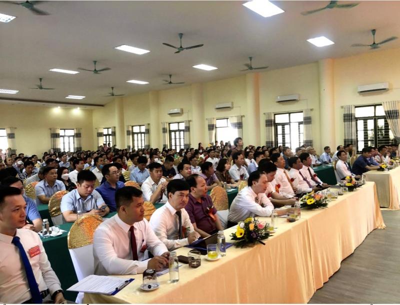 Các đồng chí lãnh đạo Huyện Đan Phượng và các đại biểu dự Lễ đón nhận Danh hiệu