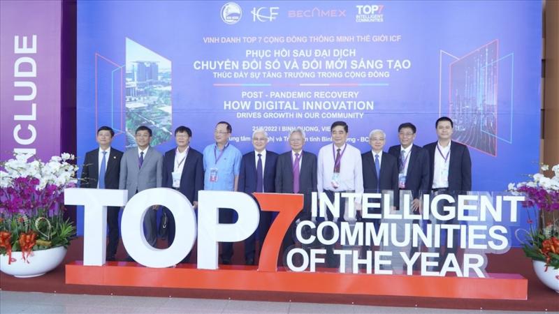 Top-7-Cong-Dong-Thon