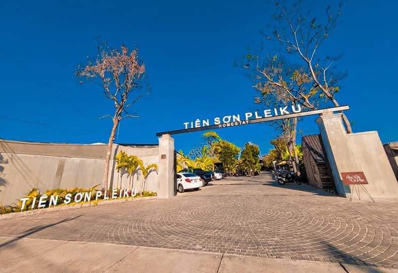 Tiên Sơn Pleiku Homestay tại số 100 đường Đào Duy Từ, thôn Tiên Sơn 2, xã Tân Sơn, TP. Pleiku.