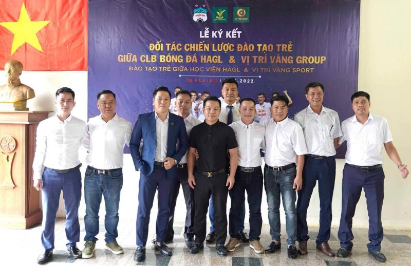 Các thành viên của Vị Trí Vàng Group. Ảnh: Minh Vỹ. 