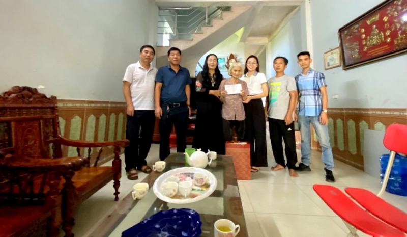 Anh002