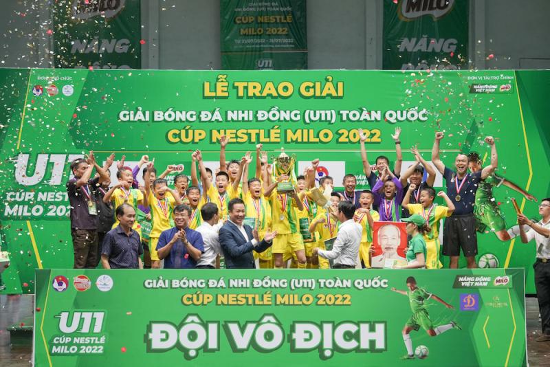 Vòng chung kết Giải bóng đá Nhi đồng (U11) toàn quốc - Cúp Nestlé MILO 2022 vừa chính thức khép lại tại Nhà thi đấu Khánh Hòa (TP. Nha Trang) sau hơn một tuần thi đấu sôi nổi