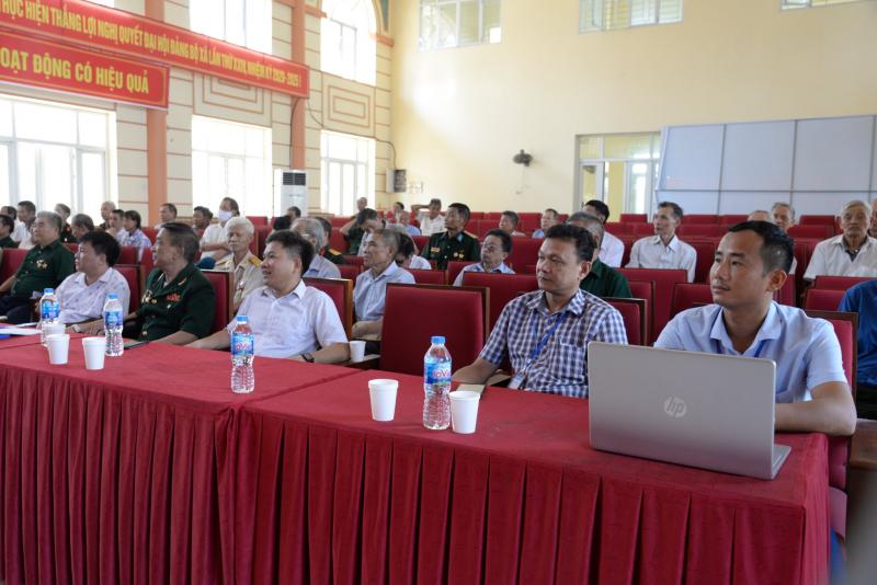 Các đại biểu về dự buổi lễ