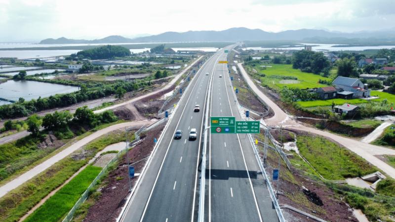 Đoạn cao tốc Vân Đồn – Móng Cái dài 79,38 km sẽ khai thác vận tốc tối đa 120 km/h, vận tốc tối thiểu 60 km/h 