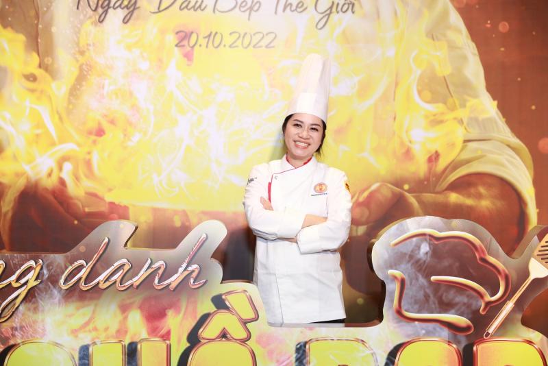 Bà Lê Thị Kiều Oanh, Chủ nhiệm CLB Bếp Bánh là thành viên lâu năm của Hội Đầu bếp chuyên nghiệp Sài Gòn.