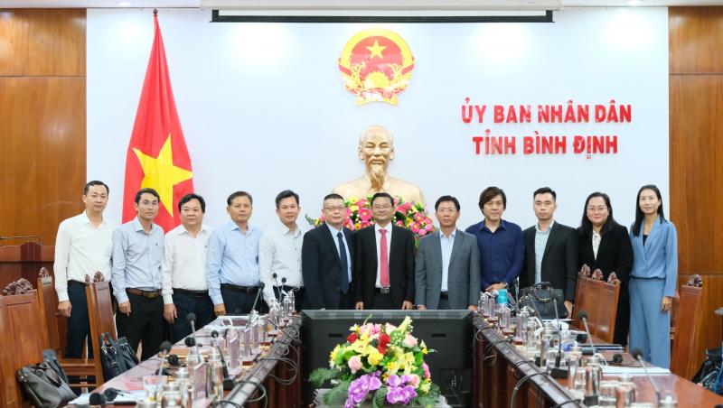 Đại biểu chụp ảnh lưu niệm tại hội nghị