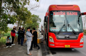 Ninh Bình: Bắt giữ xe giường nằm chở thực phẩm và nhiều mặt hàng không rõ nguồn gốc