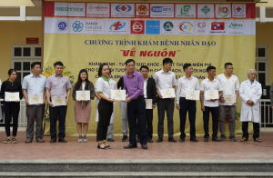 Dược Phẩm Ginic trao tặng hàng nghìn sản phẩm sức khỏe trong chương trình khám bệnh nhân đạo “Về nguồn”