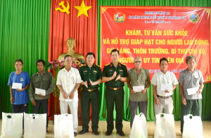 Binh đoàn 15 hỗ trợ người dân trong mùa “giáp hạt” tại tỉnh Kon Tum
