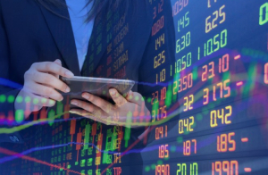 VN-Index điều chỉnh giảm nhẹ, nhà đầu tư nên làm gì?