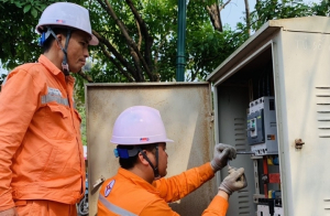 Tổng công ty Điện lực miền Bắc khuyến cáo khách hàng sử dụng điện tiết kiệm để tránh nguy cơ sự cố về điện