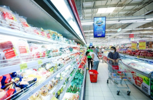 Hàng hóa rục rịch tăng giá theo lương: Làm sao để kiểm soát?