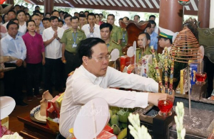 Chủ tịch nước dâng hương tưởng niệm 54 năm ngày mất của Chủ tịch Hồ Chí Minh