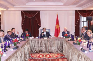 Thủ tướng Phạm Minh Chính chủ trì tọa đàm chính sách với các học giả Hoa Kỳ