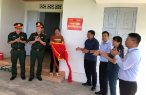 Quảng Ninh: Trao tặng nhà đồng đội cho gia đình chiến sỹ