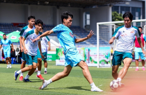 Bảng A: “Quà tặng” của thủ môn, đương kim vô địch hết cửa 