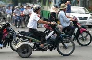 Miễn lệ phí đăng ký, cấp biển số xe mô tô 3 bánh chuyên dùng cho người khuyết tật từ 22/10