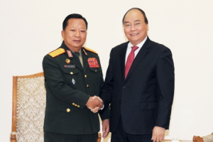 Thủ tướng tiếp Bộ trưởng Quốc phòng Lào