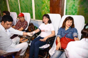 Group 9194 chia sẻ yêu thương với các em nhỏ Viện Nhi TW