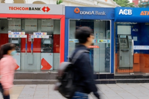 Ngân hàng Nhà nước chỉ đạo dừng tăng phí ATM