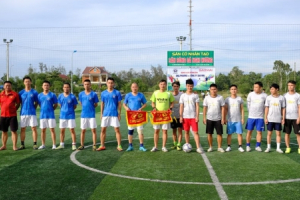Tạp chí Doanh nghiệp và Thương hiệu giao hữu bóng đá với Đoàn Thanh niên Thị xã Cửa Lò