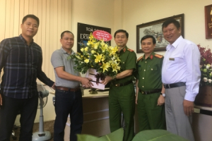 Giám đốc Cảnh sát PCCC Thành phố Hà Nội chúc mừng Tạp chí Doanh nghiệp và Thương hiệu