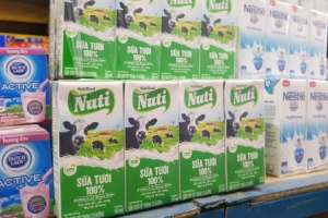NutiFood “hỗ trợ” Sữa học đường với giá cao hơn thị trường bán lẻ