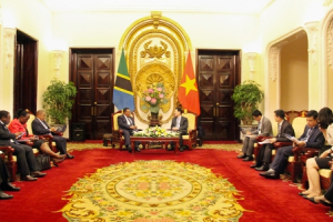 Quyền Bộ trưởng Nguyễn Mạnh Hùng tiếp Bộ trưởng Ngoại giao Tanzania