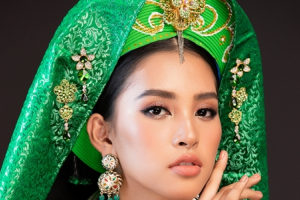 Hoa hậu Trần Tiểu Vy múa chầu văn 'Cô đôi thượng ngàn' tại Miss World 2018