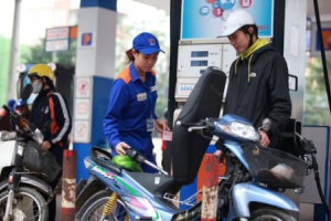 Phó Thủ tướng chỉ đạo "khẩn" để giá xăng không tăng 1.000 đồng/lít ngày Tết Dương lịch