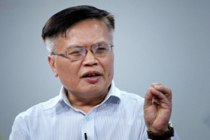 TS Nguyễn Đình Cung: 'Thủ tục hành chính nửa điện tử, nửa giấy tờ chỉ để vòi tiền doanh nghiệp'