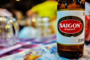 Một khách hàng kiện đòi Sabeco gần 40 triệu vì 2 chai bia chỉ có một nửa dung tích