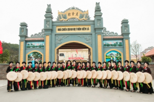Thí sinh “Người đẹp Kinh Bắc” hào hứng trải nghiệm văn hóa quan họ