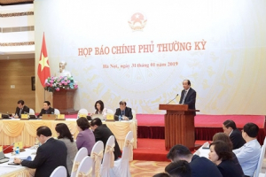 Doanh nghiệp “rơi nước mắt” vì thủ tục: “Tôi phải nói rõ để thấy là chúng ta đang vô cảm“