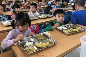 “Bóng ma” thực phẩm bẩn: Ám ảnh học đường