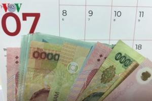 Tiền lương của cán bộ công chức: Cần “phá” ra làm lại?