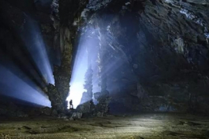 Kỳ vĩ hang Tiên