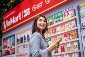 Vingroup triển khai siêu thị ảo Vinmart tại các địa điểm công cộng: Quét mã QR, hàng ship đến tận nơi chỉ sau 2-4 tiếng