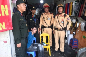 CSGT khống chế đối tượng mang ma túy trên phố
