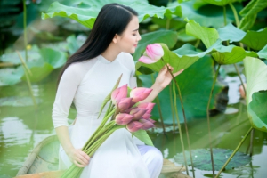 Hồ Sen Bắp Cải: Thung lũng hoa giữa núi đồi 