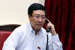 Phó Thủ tướng Phạm Bình Minh điện đàm với Bộ trưởng Ngoại giao Singapore